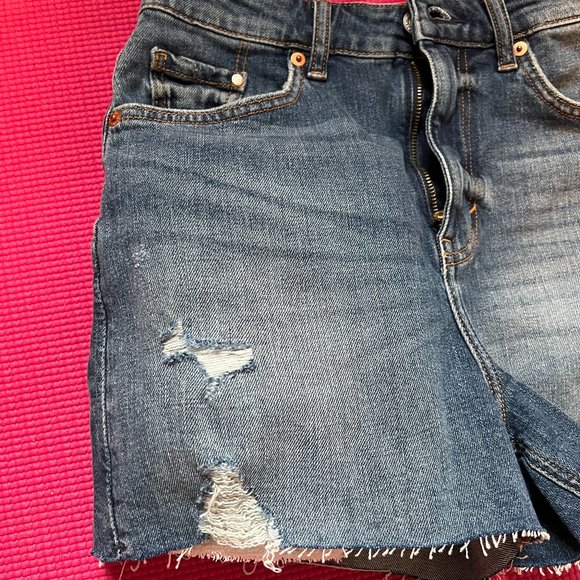 NEW H&M mom shorts, high waist - Picture 4 of 8